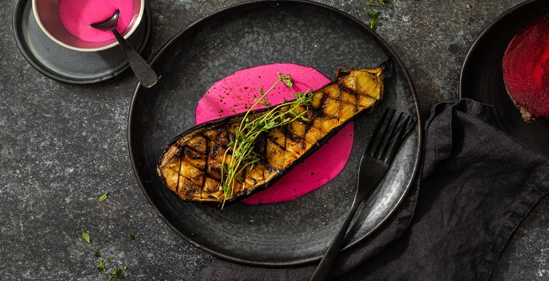 Aubergine mit Randensauce