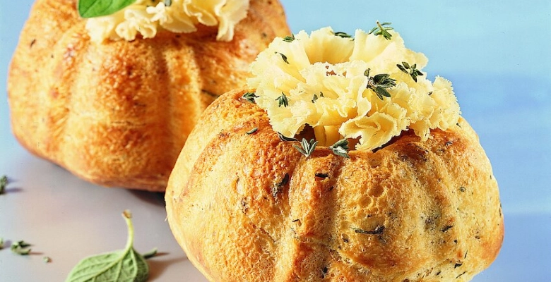 Mini-kouglofs aux herbes bio