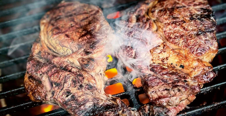 Whisky-Rib-Eye-Steaks mit passender Butter