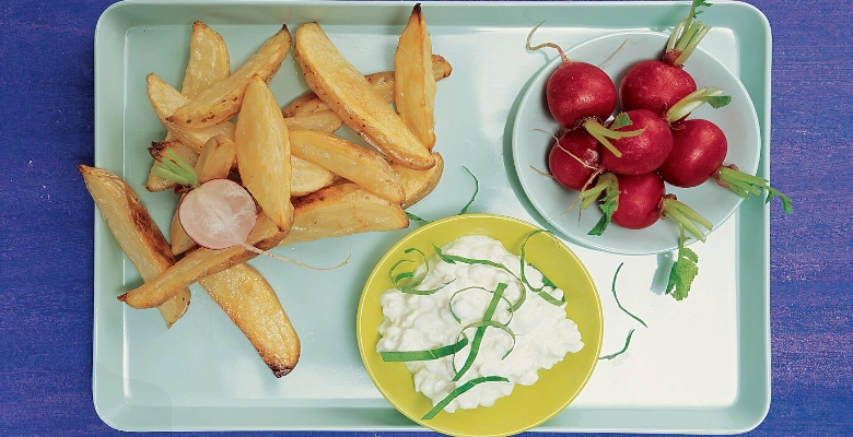 Pommes de terre country radis et cottage cheese à l'ail des ours bio