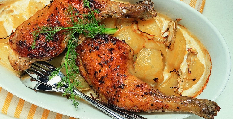 Cuisses de poulet rôti gratin de fenouil et de pommes de terre bio