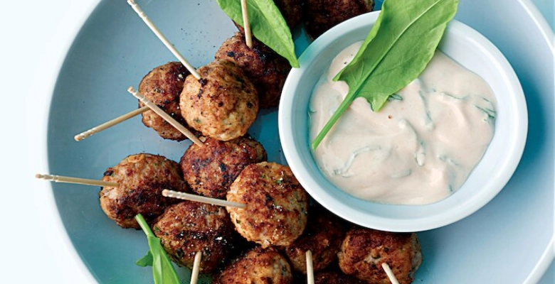 Polpettine di carne e mascarpone con salsa all'acetosella bio