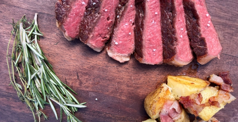 Côte de bœuf aux pommes de terre au lard