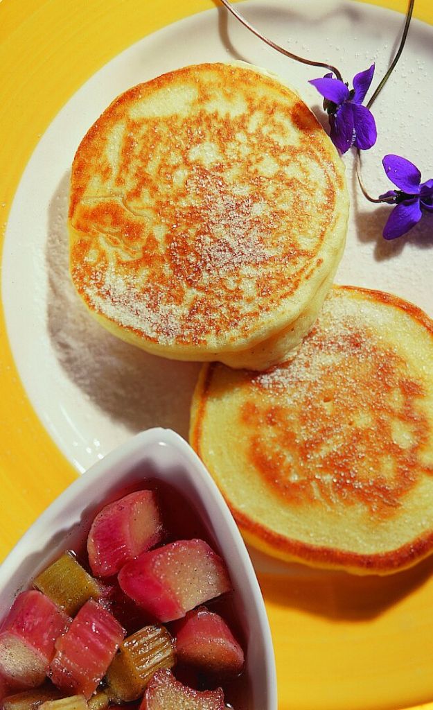Bio-Pancakes mit Rhabarberkompott