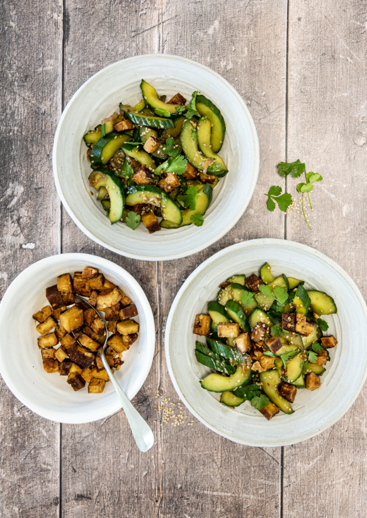 Salade de concombre bio à la sauce miso