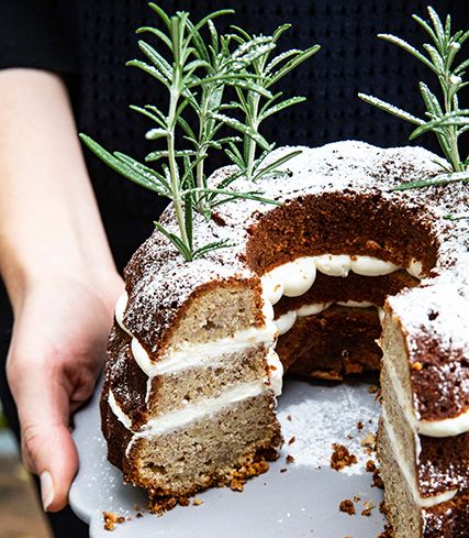 Gefüllter Gugelhopf mit Cheescakefüllung