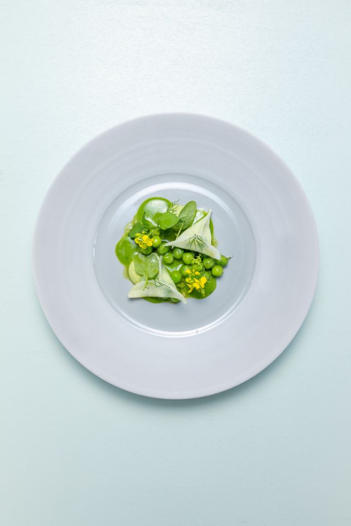 Ravioles de chou-rave bio aux petits pois et vinaigrette – une recette d’Andreas Caminada